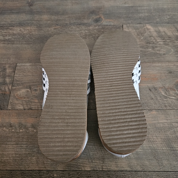 White Leather Women Sandals - Picture 7 of 12